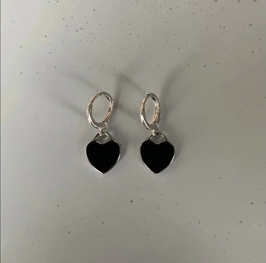2023 Trend Black Color Geometric Heart-Shaped Earrings for Women Girls Fashion Hollow Heart Hoop Earrings Jewelry Accessories